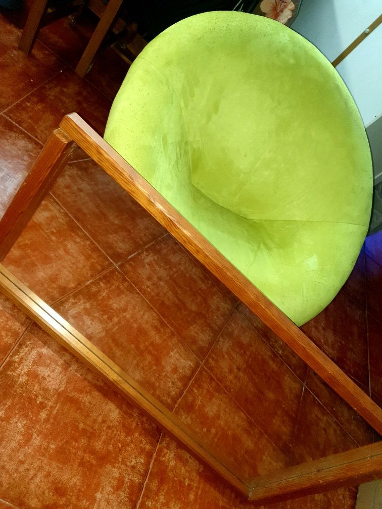 Poltrona semi nova,com espelho