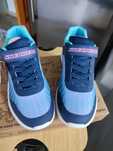 Tenis de menina da skechers novos