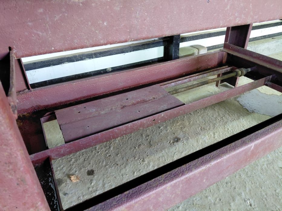 Stół warsztatowy z imadłem