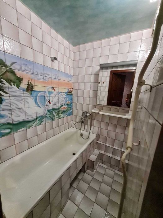 Продам 2 кімн. квартиру на Молодіжному, зуп. Героїв України. 32000