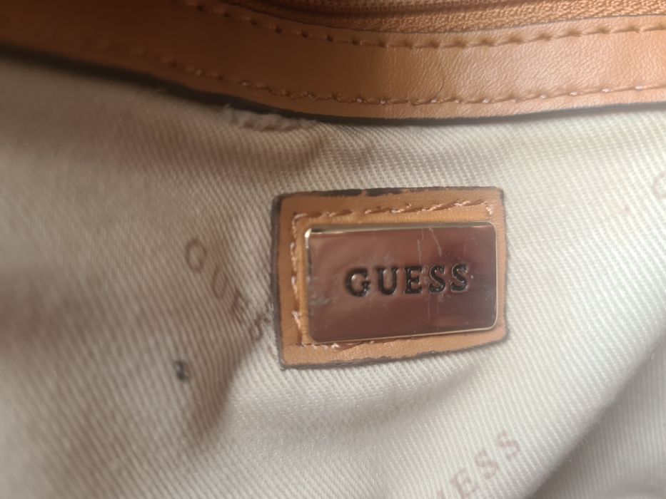Mala Guess em pele
