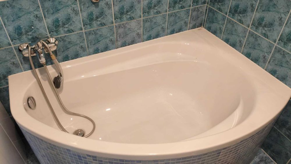 Asymetryczna wanna do zabudowy