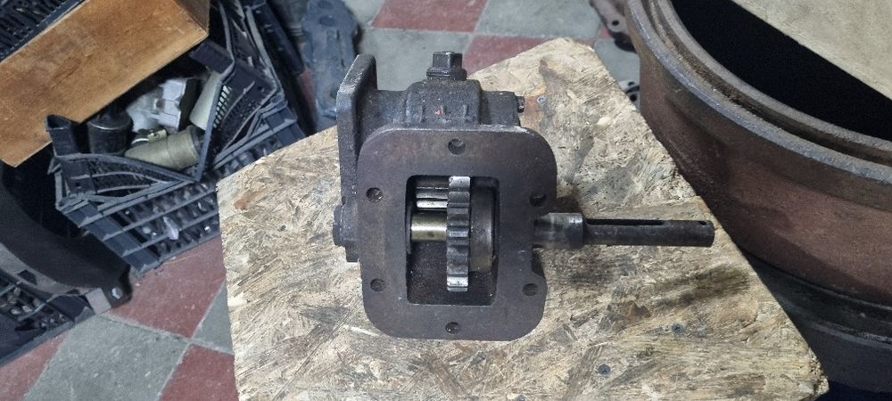 Коробка відбору потужності ЗИЛ-130. Б/У. В дуже гарному стані.