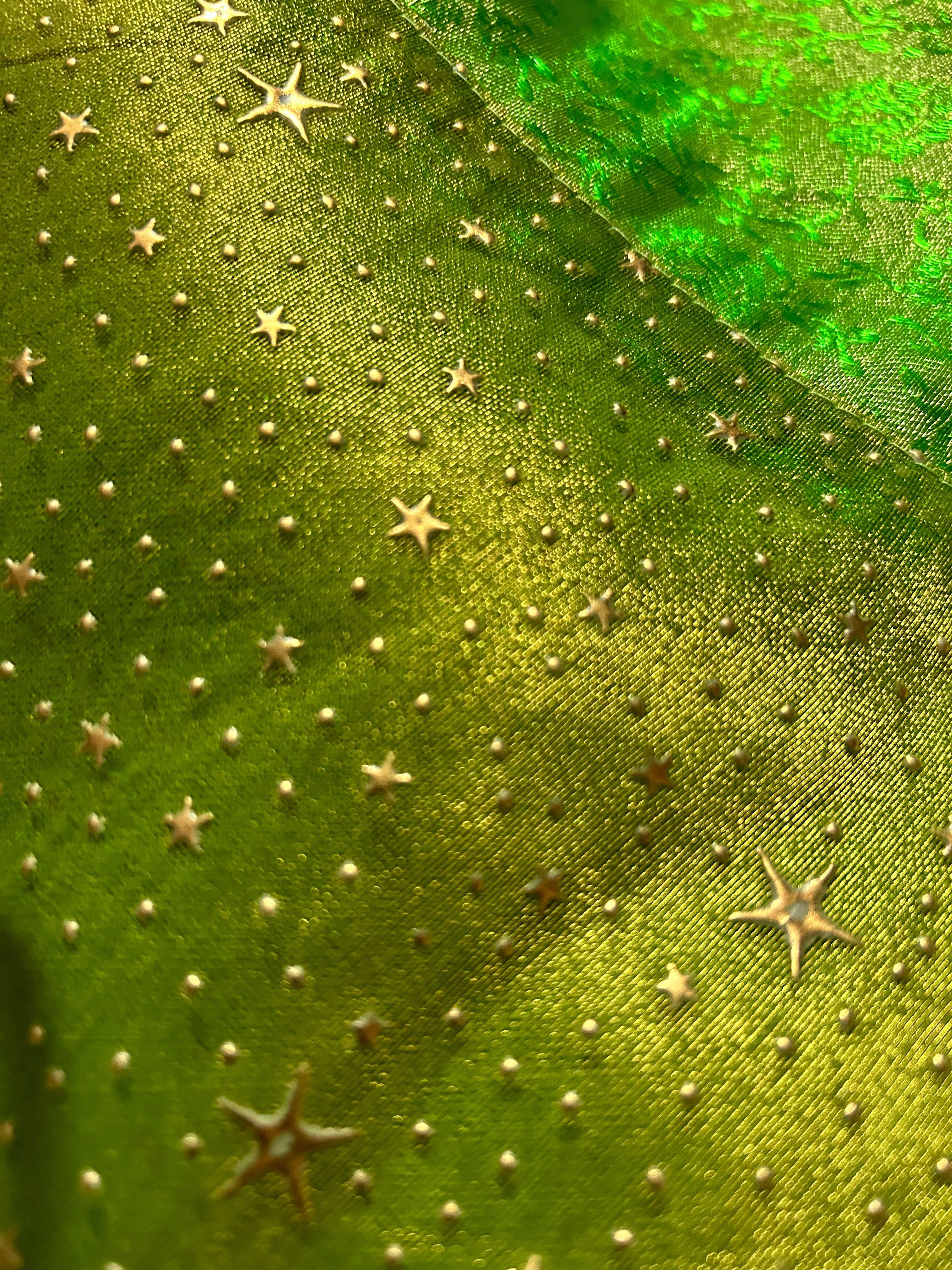 Coberta indiana verde, com aplicações em estrelas douradas