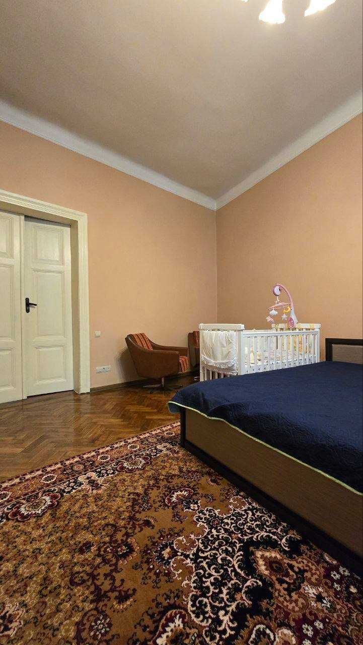 Продаж 2 кімнати вул. Листопадового Чину 74 м2 Центр Вигляд на Парк