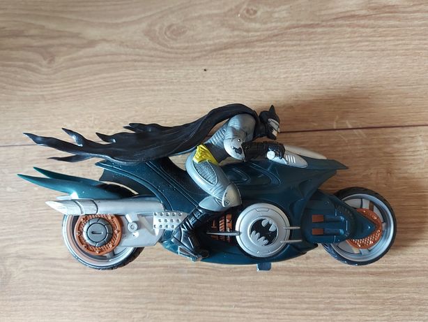 Figurka Batman na motorze