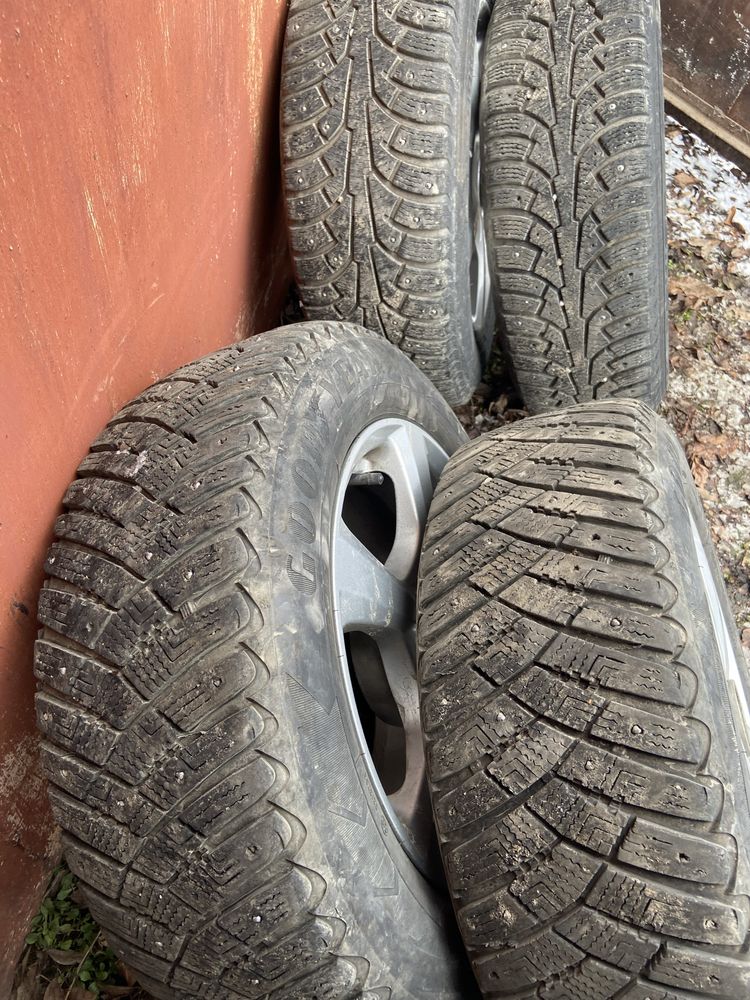 Колеса шини диски peugeot зима 4 108 15 Goodyear Nokian 195 65 15