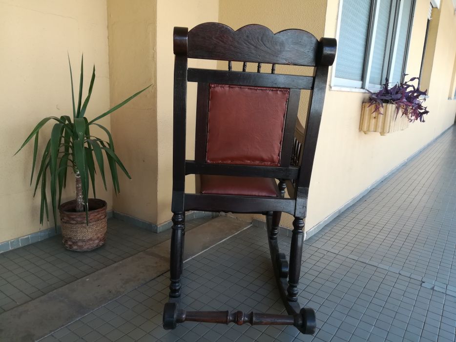 Cadeira de baloiço.