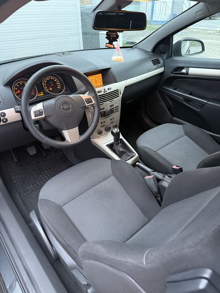 Opel Astra H GTC