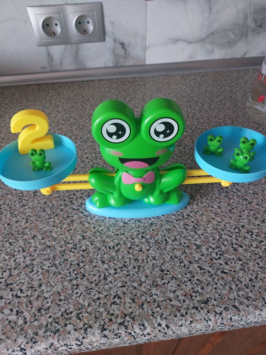 Продам дитячу розвиваючи гру - ВАГИ у формі жабки.