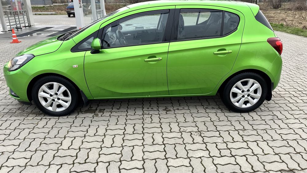 Opel corsa color edition