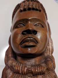Busto de mulher nativa africana em madeira maciça