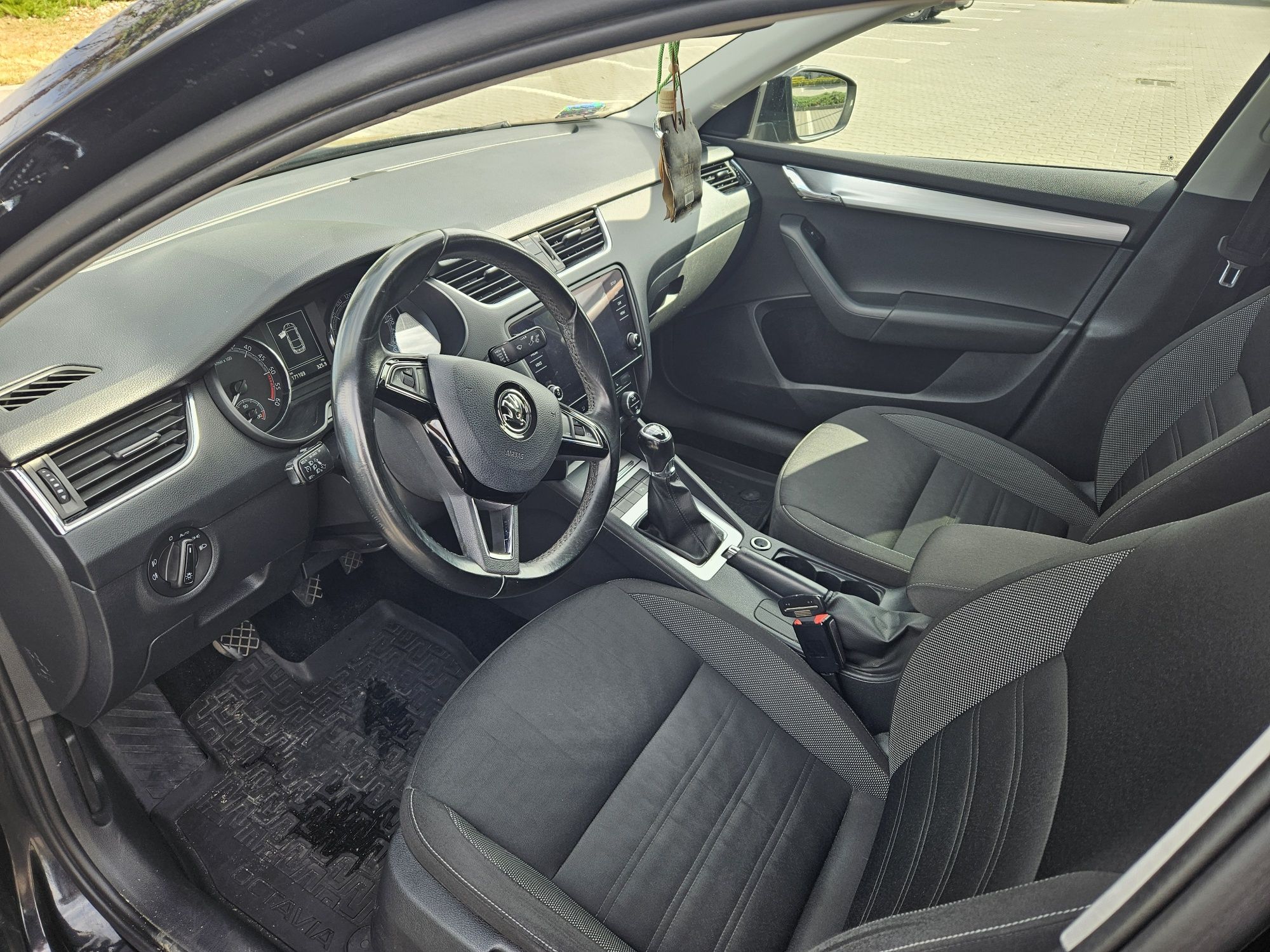 Skoda Octavia salon polska stan idelany