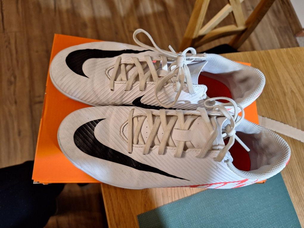 Buty halówki rozm. 38 NIKE