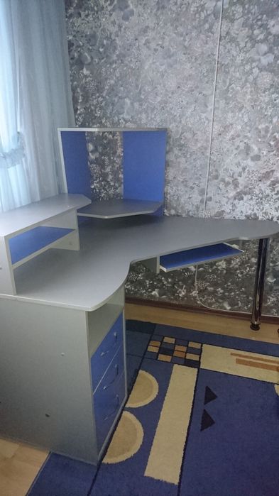Компьютерный письменный угловой стол