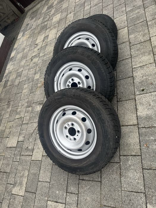 Opony zimowe 215/70 R15c