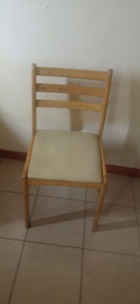 Mesa de cozinha com 4 cadeiras