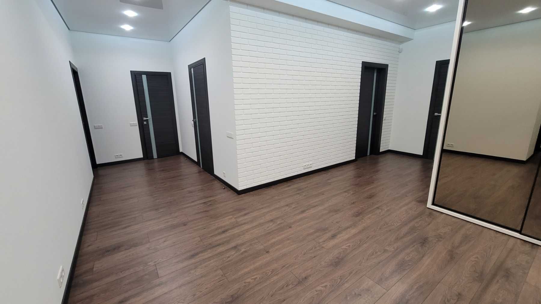 Сдам 4-х комнатную  бул. Леси  Украинки 7а  . Печерск центр  180 м кв.