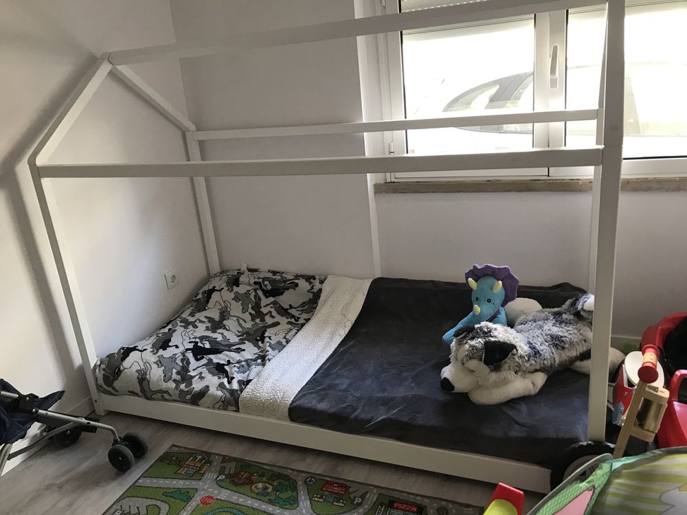 Cama montessoriana infantil
