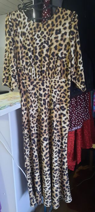 Вишукана сукня принту лео в ідеальному стані за 250 грн