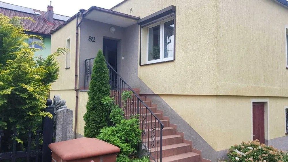 Ładny dom z ogrodem gotowy do zamieszkania