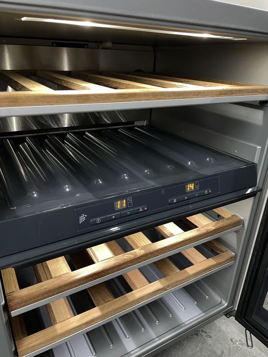 Винна шафа Miele KWT 4154 UG1 126 л, двокамерна, 40 пляшок