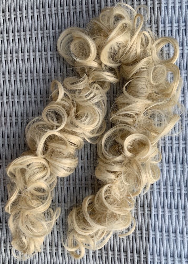 Włosy doczepiane, jasny blond, kok zawijany na gumce 90 cm ( 227 )