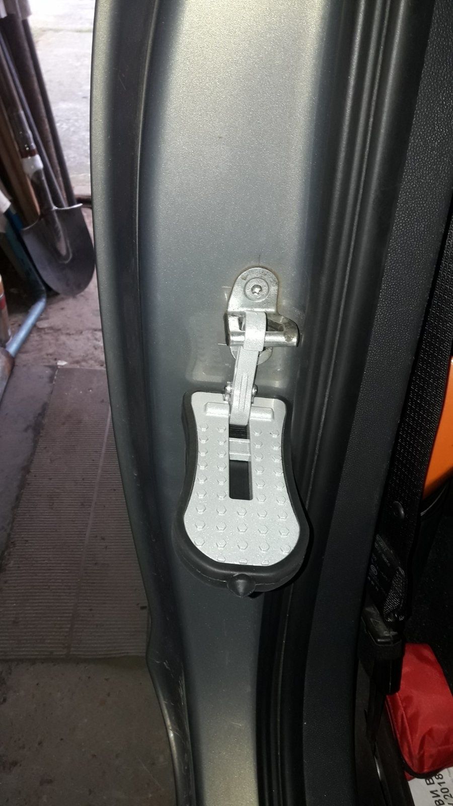 Сходинка на дах автомобіля