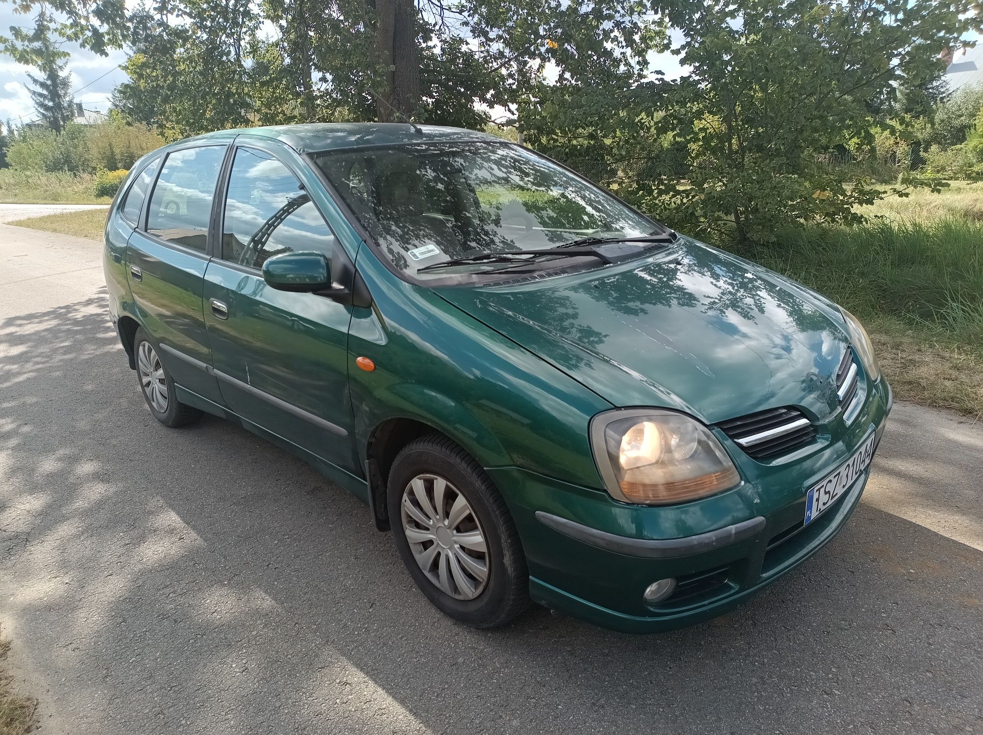 Nissan Almera tino 1.8 LPG