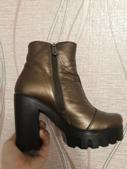 Шкіряні осінні ботінки