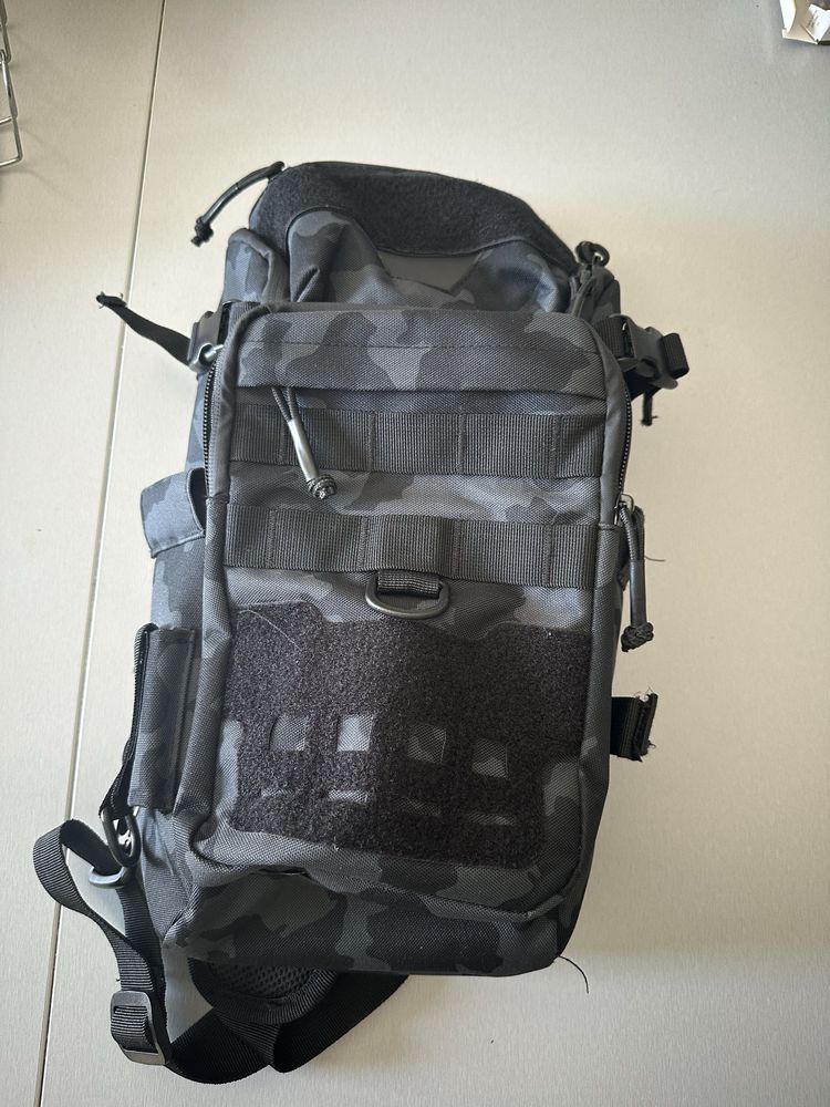 Mochila camuflada 16l