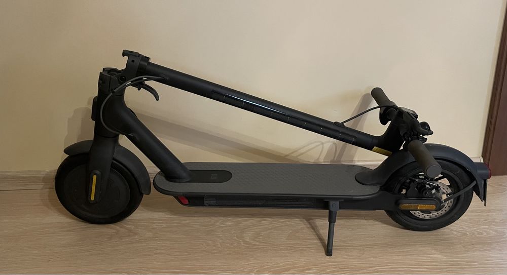 Электросамокат Xiaomi Mi Electric Scooter Essential Black