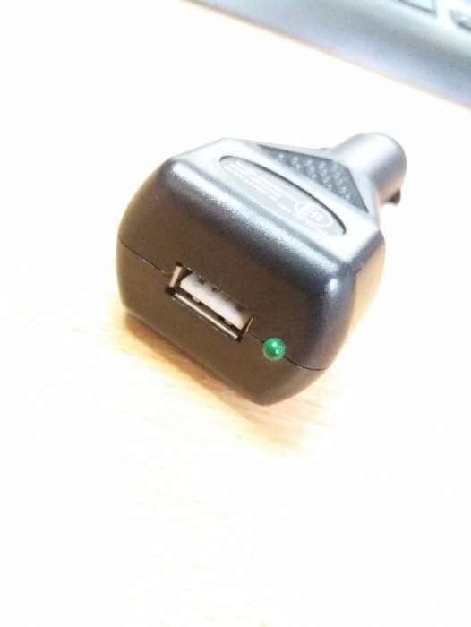 Автомобильное зарядное устройство в прикуриватель -USB адаптер