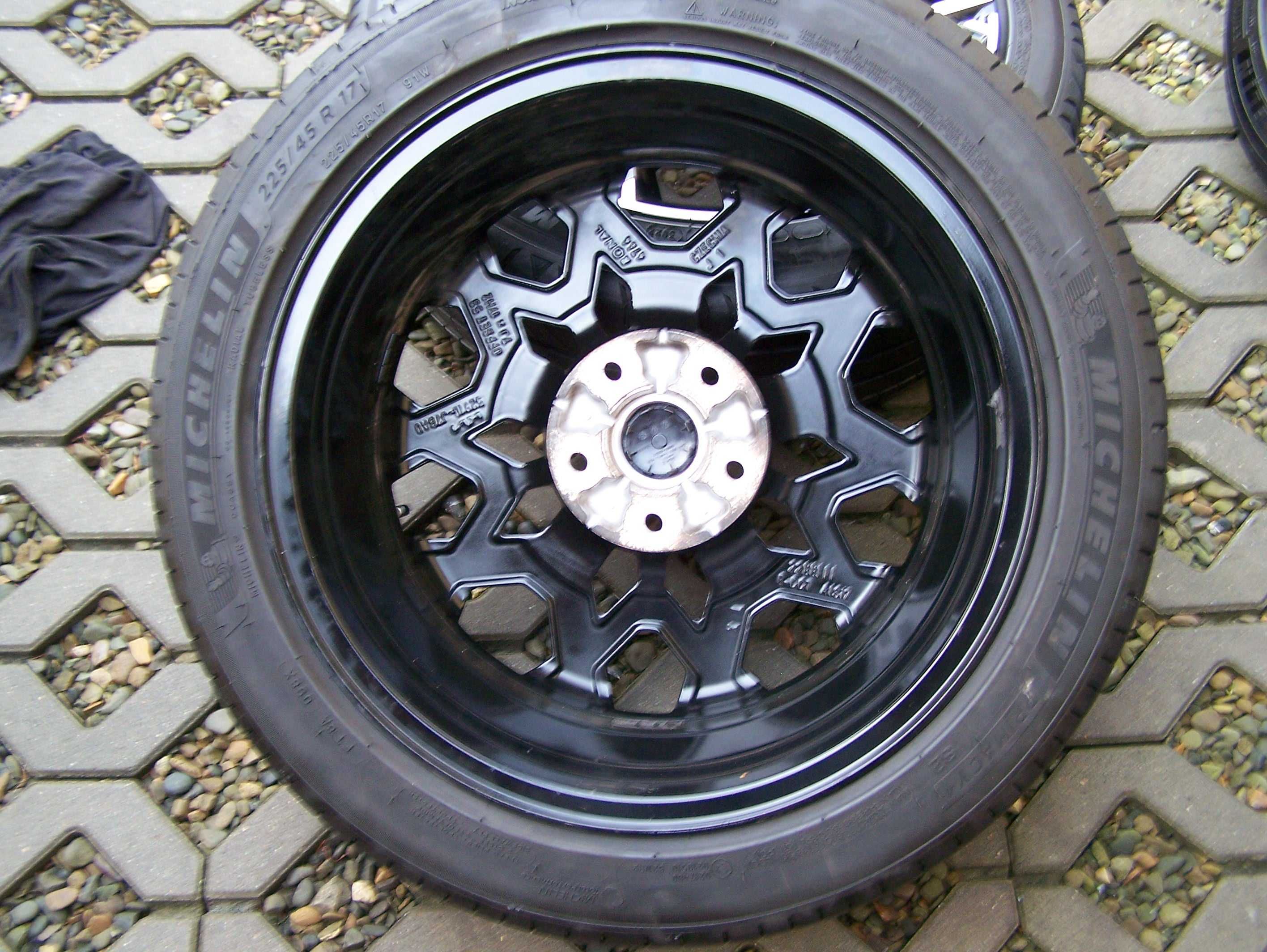 J.Nowe Koła 17"  Aluminiowe Lato Czujniki Kia Pro Ceed  2023 Rok