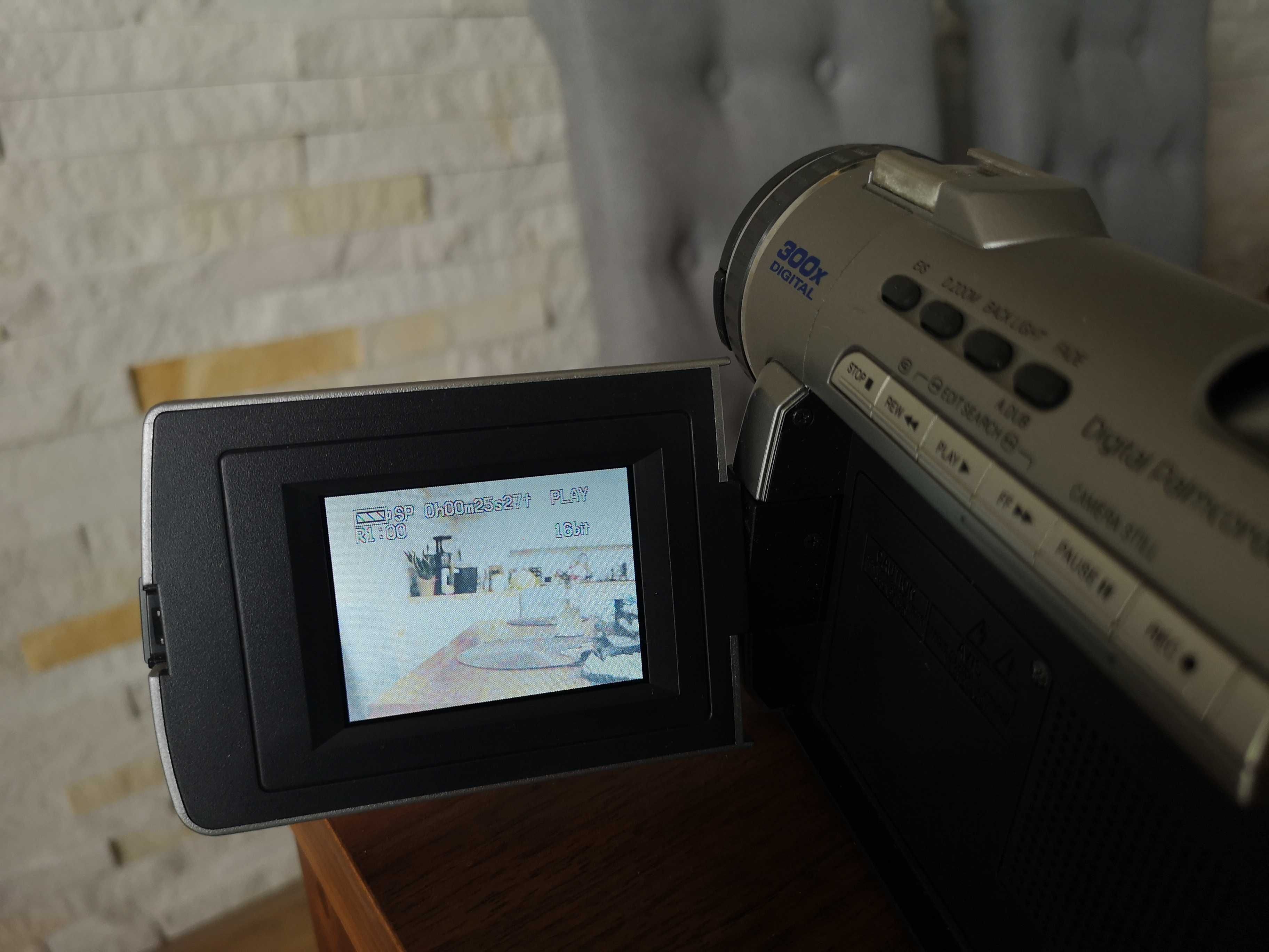 Kamera Panasonic PV-DV100D