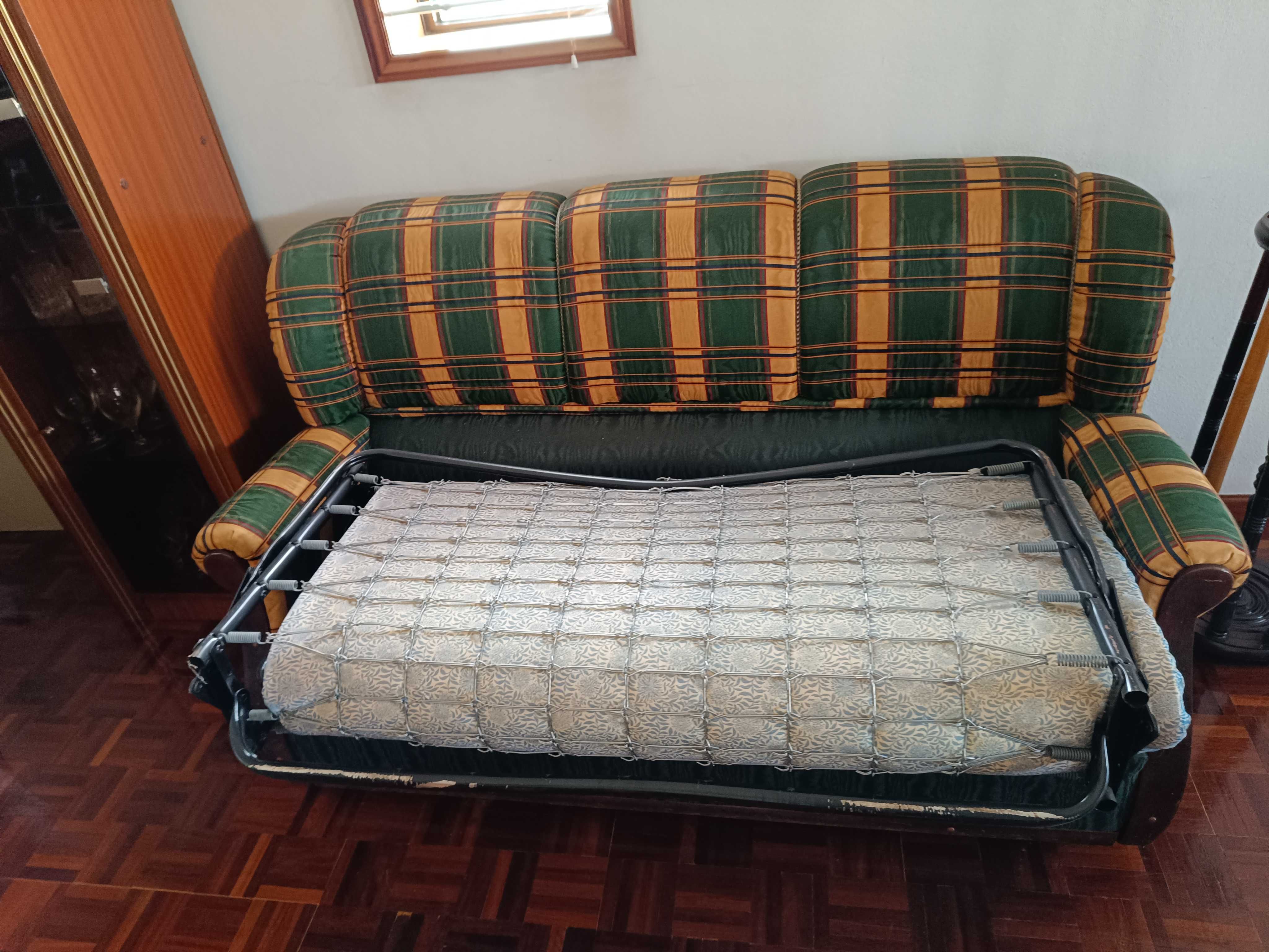 Sofá cama + 2 individuais