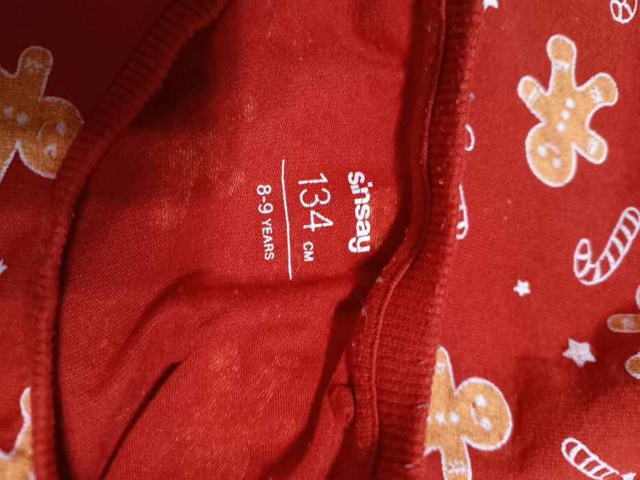 Piżama z motywem świątecznym Sinsay w rozmiarze 134
Używana, w