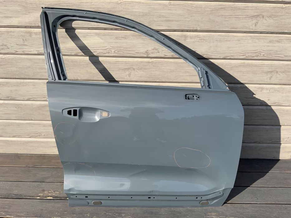 Дверь правая передняя задняя Volvo XC40 двері