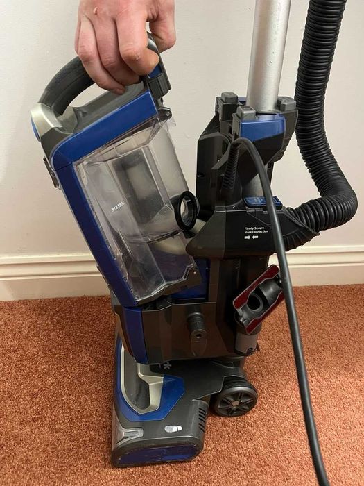 Пылесос вертикальный известного бренда Shark Англия