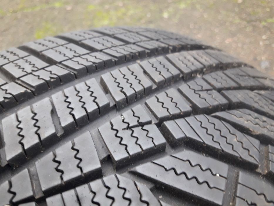Шини б/у R-17/205/50 Hankook Winter I*Cept Evo2 ЗИМА