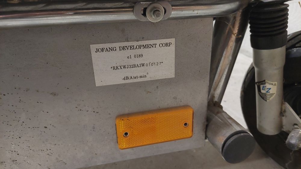 Jeździk elektryczny. Hulajnoga.