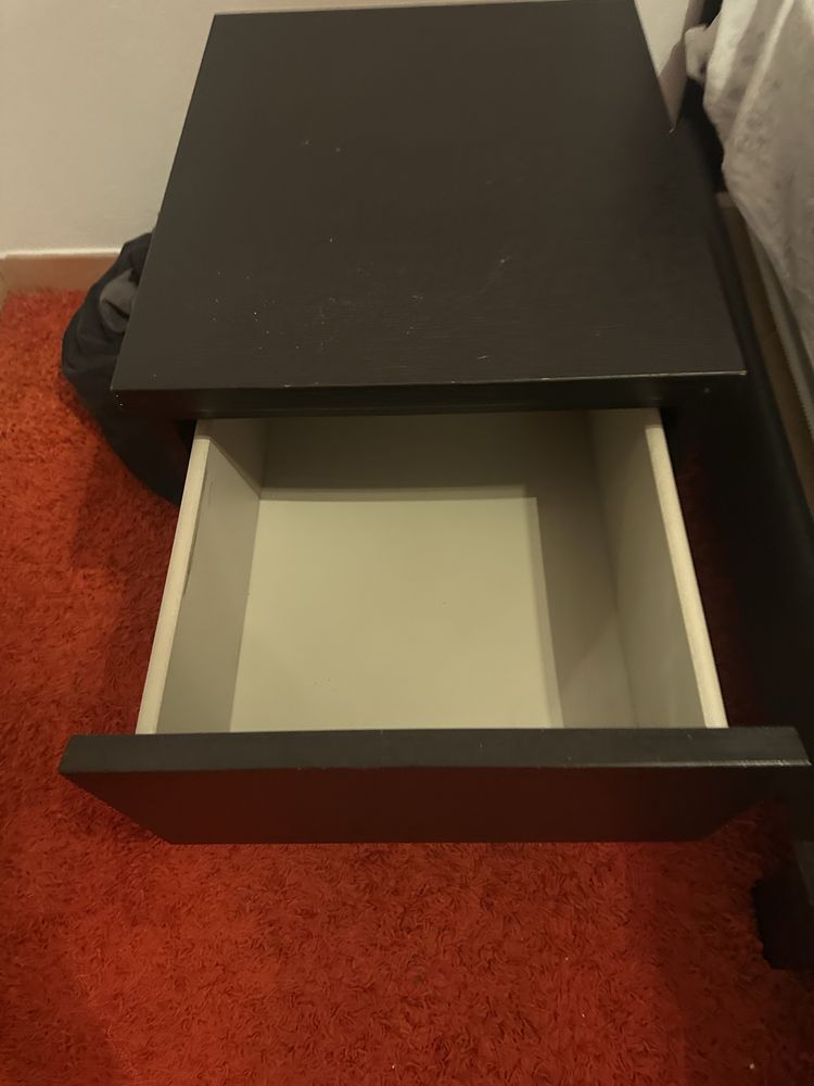 Mesa de cabeceira  preta nova
