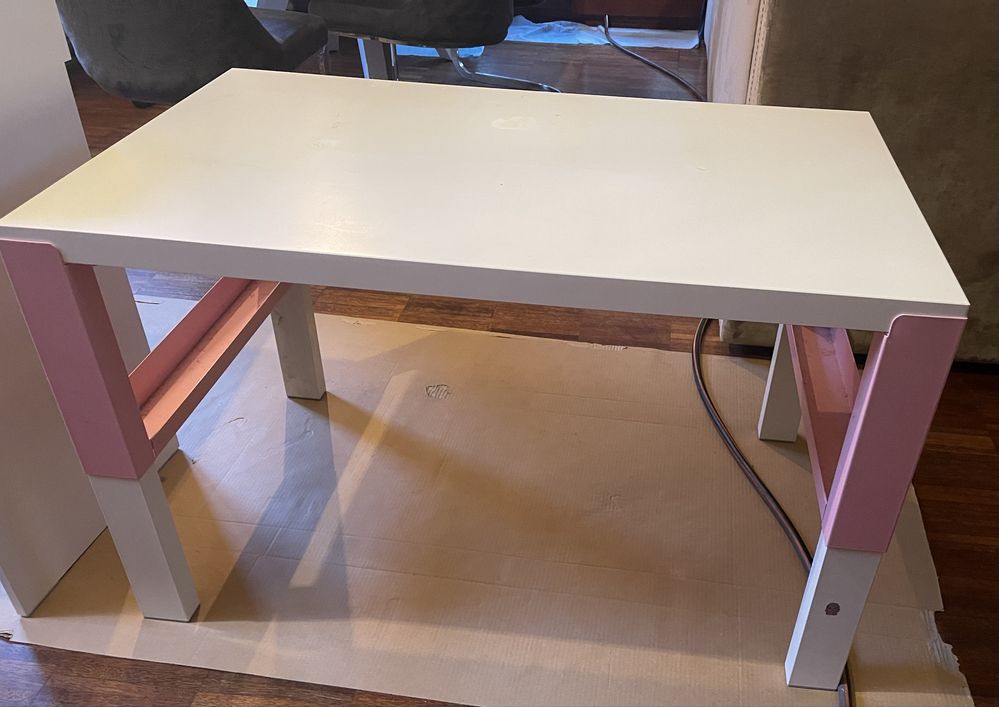 Biurko dla dziwci regulowane Ikea