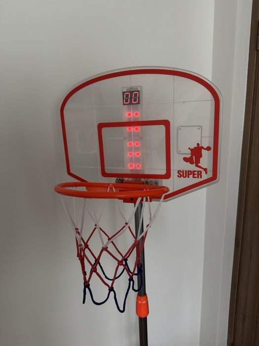 Баскетбольне кільце з мʼячем
