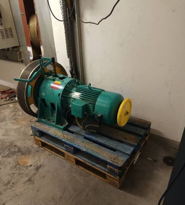 Silnik elektryczny z przekładnią i hamulcem 22 kW