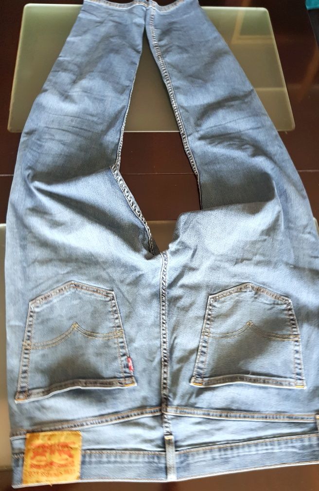 Spodnie firmy Levis 512 slim 36/32