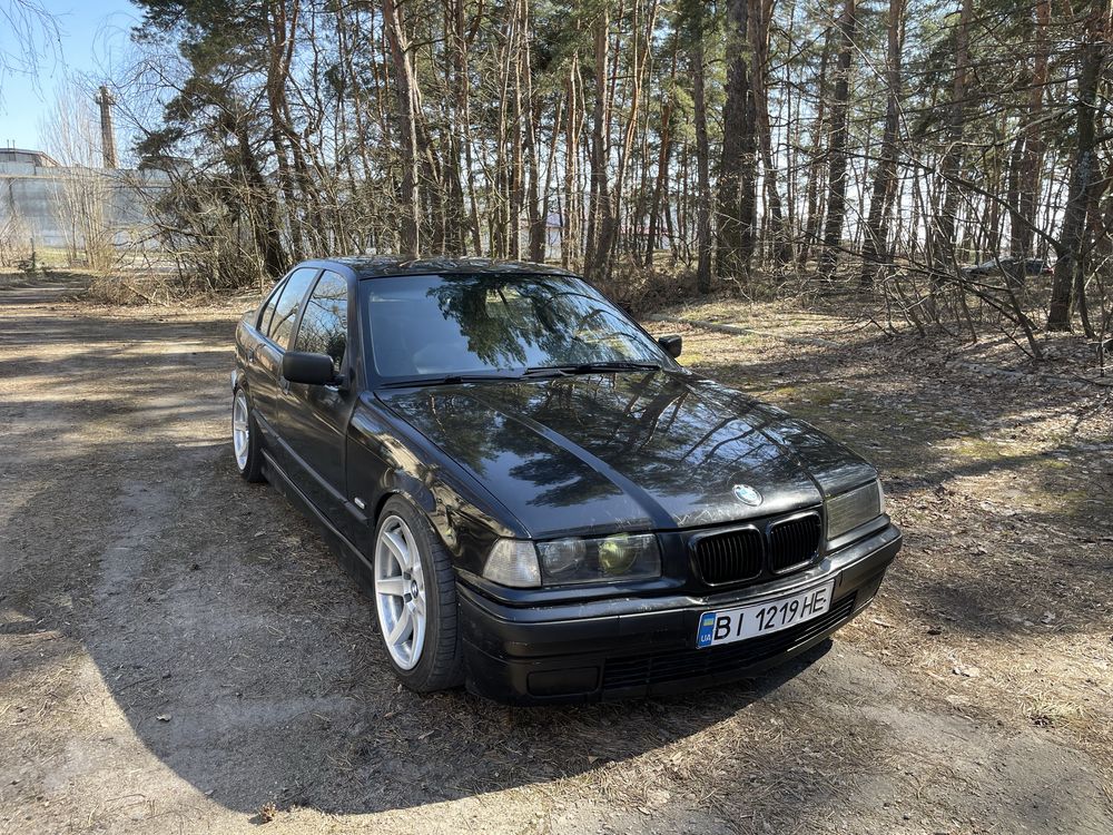 Продам BMW E36.