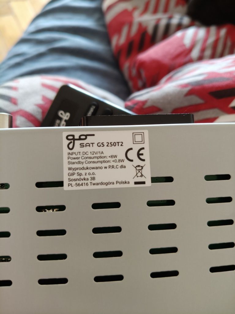 Dekoder (TUNER) DVBT2/HEVC GOSAT Z pilotem programowalnym