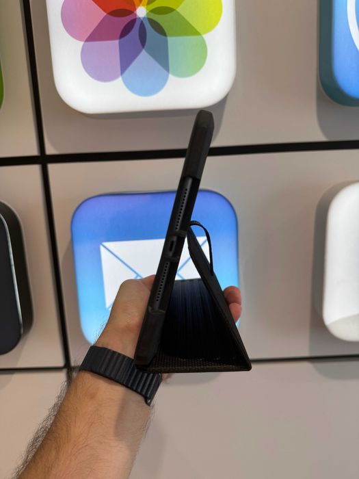 Apple iPad 7 128GB Space Gray c чехлом защитным
