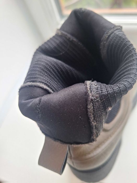 Продам шкіряні жіночі черевики (утепленні), колір хакі.